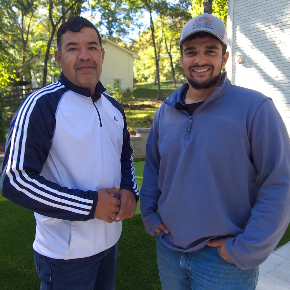 (L)Pedro (R) Chase